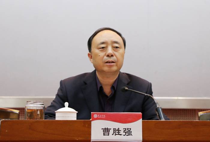 http://www.uzz.edu.cn/__local/6/E8/E0/DF7A2AC551E78B31D483DD3E5C7_CDBAF3EE_2BAD0A.jpg